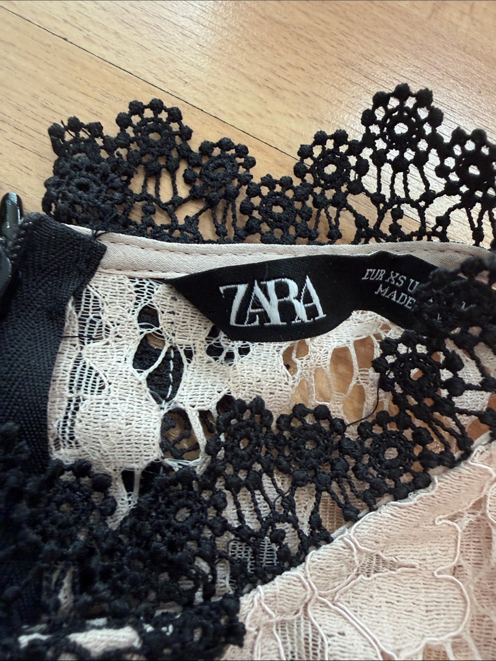 ZARA top size XS lace high neck cream black peplum runs small in my opinion - Picture 4 of 9